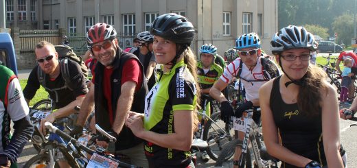 Cyklistický tým wikipedistů před startem závodu